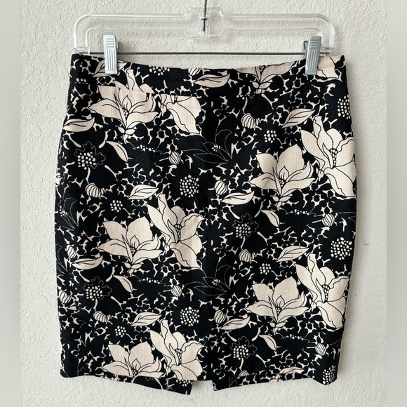 J. Crew Dresses & Skirts - J. Crew pencil skirt